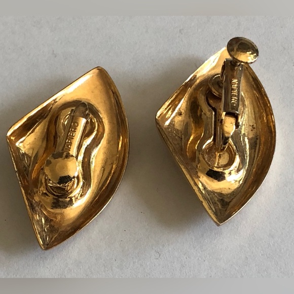 Vintage Napier Shell Shaped Gold Tone Earrings - Picture 5 of 7